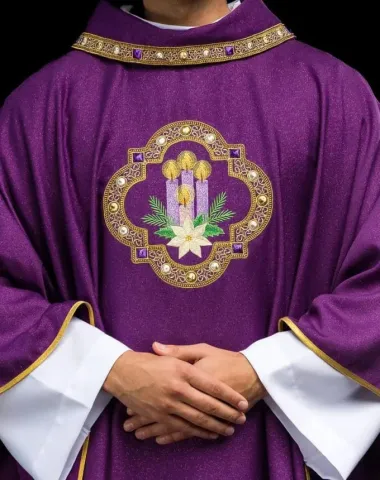 Historia szat liturgicznych – jak zmieniały się na przestrzeni wieków