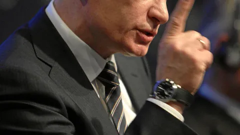 Vladimir Poutine: « Si tu continues à me parler sur ce ton, je t’écrase ! »