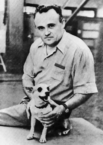 Сергій Корольов із собакою Білка, 1960 рік