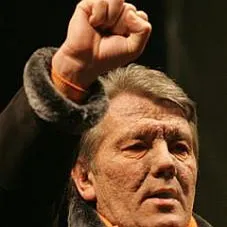 Ющенко з сокирою в руках