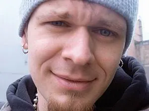 Я їх усіх ненавиджу. Бо не вірю 