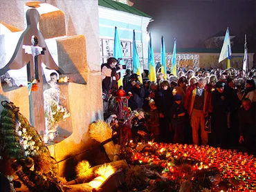 Засвіти свічку! Україна поминає жертви Голодомору