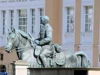 В Іспанії демонтували останню статую диктатора Франко