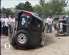Косовські албанці розтрощили автівки місії ЄС