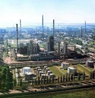 Каспійська нафта піде на Кременчуцький НПЗ. Перший танкер з азербайджанською нафтою вже розвантажується!