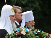 І нашим, і вашим