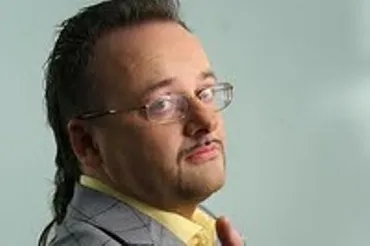 У Каділлаку Ескалейд шансон - в самий раз. Догнав бандита, обмінявся з братвою дисками "Золотой хіт шансона" і погнав далі свого міліцейського залізного коня