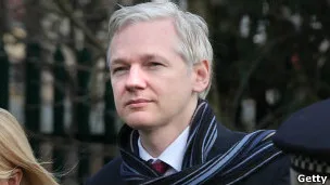 На російському телеканалі стартувало ток-шоу засновника Wikileaks