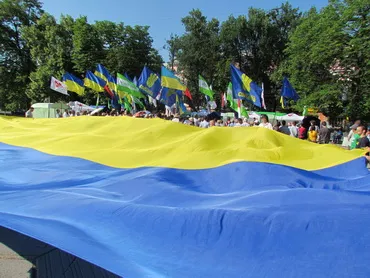 Мовний закон проводить «Свободу» до парламенту, Янукович - будитель нації