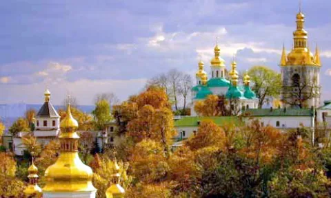 "Київ - не просто столиця: Київ - священний престол..." (Пісня бояна О.Атаманова)