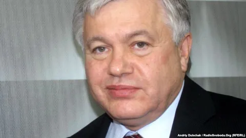 Олександр Чалий – колишній перший заступник міністра закордонних справ України (1998-2004), дипломатичний радник президента України (2006-2008), надзвичайний та повноважний посол України.