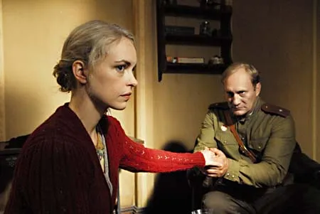 Кадр з фільму «Жінка в Берліні» (A Woman in Berlin, 2008)