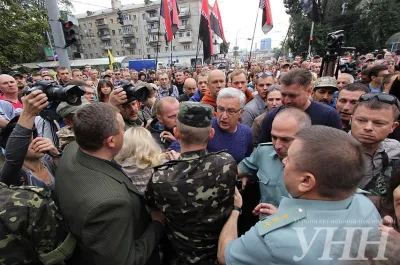 Під Генштабом вимагають допомогти бійцям АТО під Іловайськом ВІДЕО, ФОТО