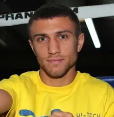 Василь Ломаченко вдало дебютував у професіоналах, нокаутувавши суперника (відео)