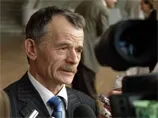 Джемілєв заявляє, що татар намагаються вигнати з Криму