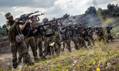 Волонтери проводять прискорені курси з тактики бою, які повинні тривати шість місяців. 