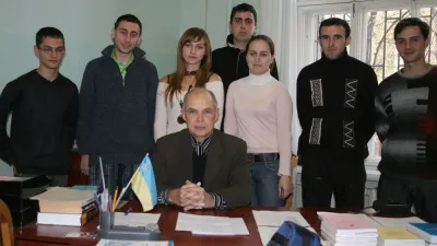 Професор Валерій Швець з учасниками обговорення
