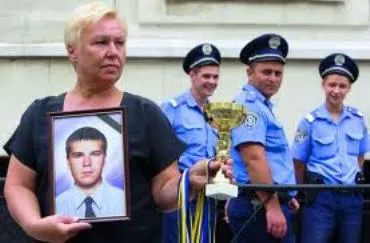 У Львові в райвідділку міліції закатували 31-річного чоловіка. Мати загиблого каже, що син виглядав так, якби був в бетономішалці.