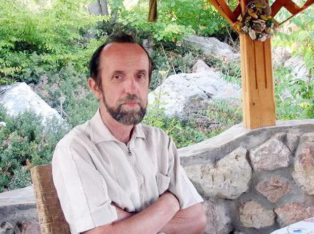 Самотий Володимир Васильович - Завідувач кафедри "Управління інформаційною безпекою" Львівського Державного Університету Безпеки Життєдіяльності, д.т.н., професор