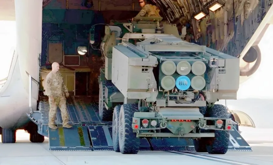  HIMARS на літаку C-17 Globemaster III, 27 січня 2022 року. 